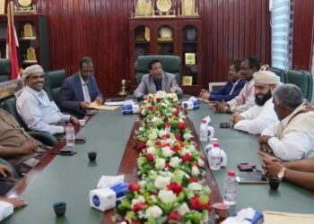 محافظ المهرة يترأس اجتماعاً لمناقشة أداء السلطات المحلية في المديريات