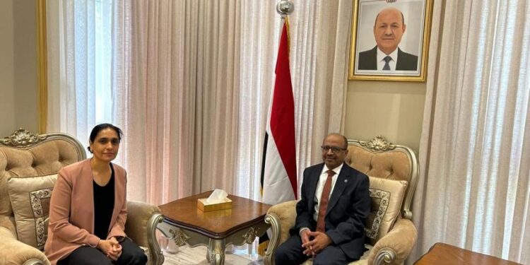 وزير النفط يبحث مع السفيرة البريطانية دعم قطاع الطاقة