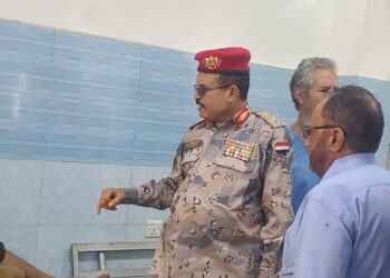 رئيس أركان محور تعز  يزور المقاتلين في قيادة الشرطة  والمستشفى العسكري
