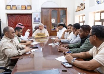 محافظ سقطرى يناقش مع البرنامج السعودي دعم وتطوير قطاع الكهرباء
