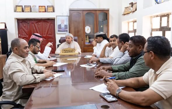 محافظ سقطرى يناقش مع البرنامج السعودي دعم وتطوير قطاع الكهرباء