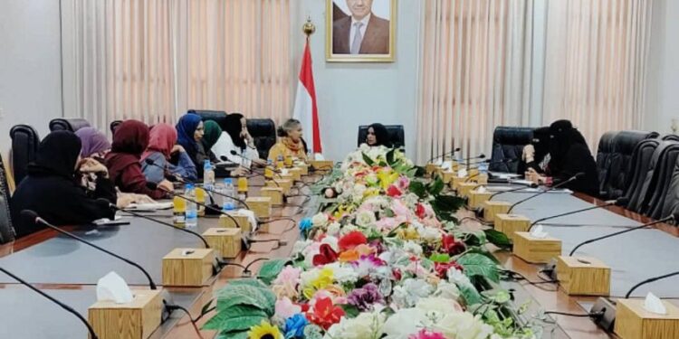جعسوس تناقش مخرجات القمم النسوية وتعزيز تمكين المرأة اقتصادياً في عدن