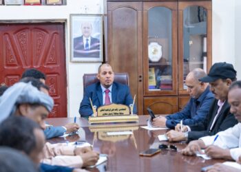 تنفيذي سقطرى يناقش مستوى الاداء وأبرز التحديات والاحتياجات