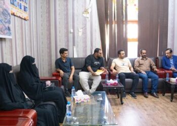 محافظ شبوة يدشّن دورة لتعزيز دور الشرطة النسائية ويطلع على مشروع منصة الدليل الطبي