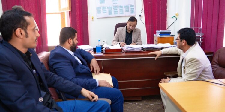 محافظ شبوة يناقش حلول تراجع المياه الجوفية ومشاريع الموازنات وخطط صيانة الطرق