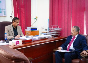 محافظ شبوة يناقش أوضاع بيحان ويعلن اعتماد محطة غازية بقدرة 53 ميجاوات
