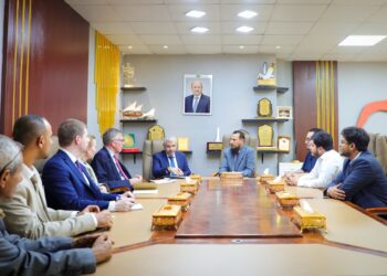 محافظ عدن  يبحث مع وفد المبعوث الأممي تطورات الأوضاع والقضايا الخدمية والأمنية