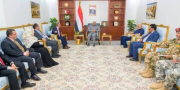 طارق صالح يبحث مع وزير النقل تطووير مطار وميناء المخا