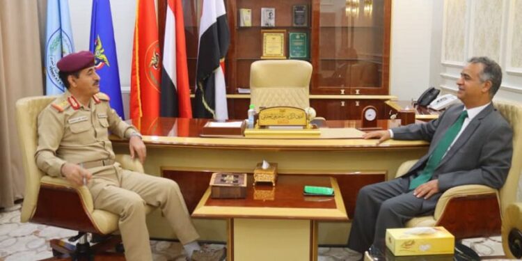 وزير الدفاع يبحث مع السفير الليبي سبل تعزيز التعاون المشترك