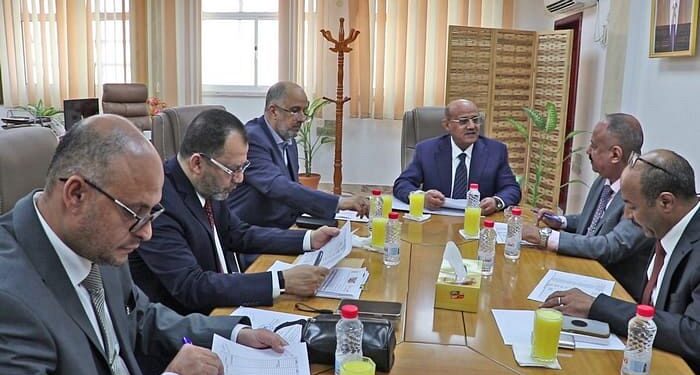 اجتماع يناقش المعالجات العاجلة لأوضاع الكهرباء في عدن والمحافظات المحررة