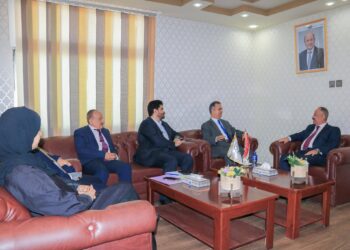 وزير النقل يبحث مع السفير الليبي تعزيز التعاون المشترك