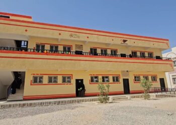 نائب وزير التربية يفتتح 8 فصول دراسية بمدرستين في   مأرب