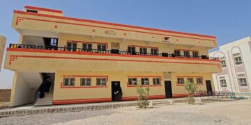 نائب وزير التربية يفتتح 8 فصول دراسية بمدرستين في   مأرب