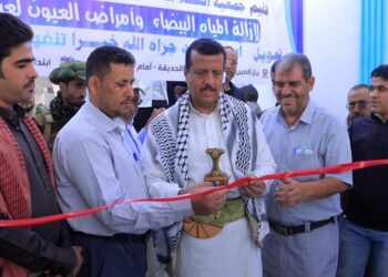 وكيل مأرب يدشن مخيم طبي خيري لإجراء 500 عملية جراحية مجانية لإزالة المياه البيضاء
