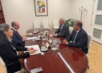 نائب وزير الخارجية يبحث مع وزير الدولة الإسباني تعزيز العلاقات الثنائية