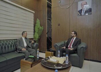 وزير الخدمة المدنية يبحث مع السفير الليبي سبل تعزيز التعاون المشترك