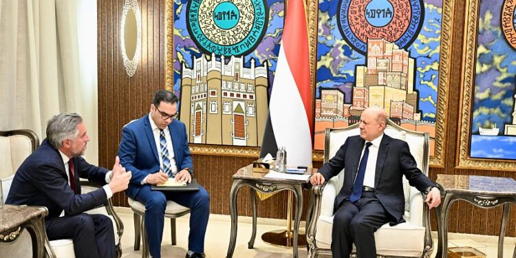 رئيس مجلس القيادة: لا سلام مستدام دون نزع سلاح المليشيات