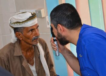 تدشين المخيم الجراحي المجاني للعيون في أحور بأبين