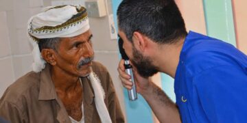 تدشين المخيم الجراحي المجاني للعيون في أحور بأبين
