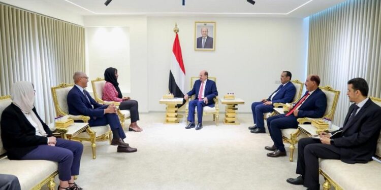 رئيس الوزراء يبحث مع  وفد الاوتشا  مستجدات الأوضاع الإنسانية الراهنة،