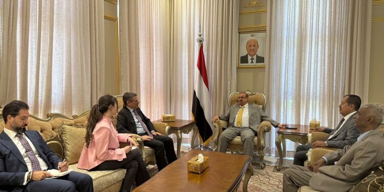 البركاني وعبد الله العليمي يودعان السفير الامريكي لانتهاء عمله