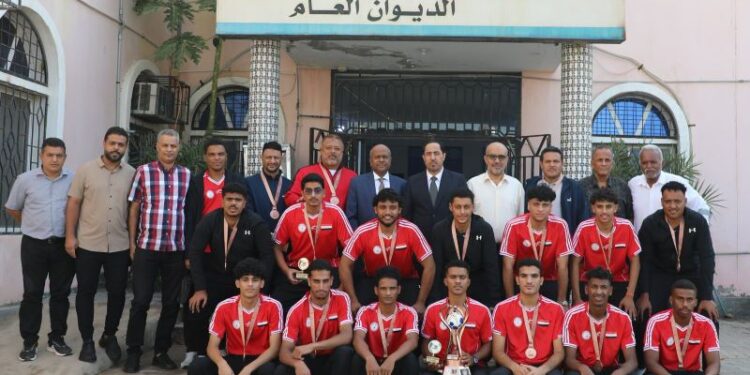 البكري يُكرّم بعثة منتخب كرة اليد لتحقيقه برونزية البطولة الدولية ببنجلاديش البكري يُكرّم بعثة منتخب كرة اليد لتحقيقه برونزية البطولة الدولية ببنجلاديش