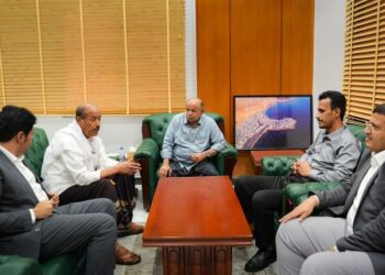 الخنبشي يناقش اوضاع قطاعي الكهرباء والطاقة في حضرموت
