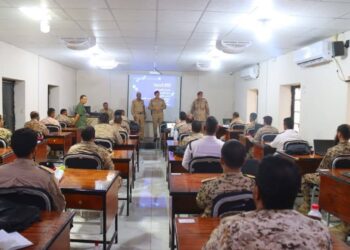 وزير الدفاع يطلع على سير العملية التعليمية في الأكاديمية العسكرية العليا