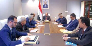 رئيس الوزراء  يناقش خطط تعزيز الإيرادات وتحقيق الاستقرار المالي والاقتصادي
