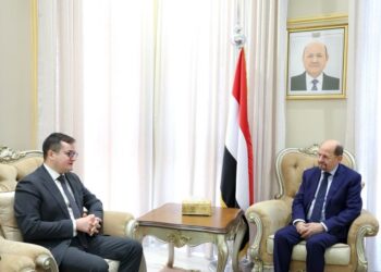 رئيس الوزراء يطلع السفير الروسي علي الاوضاع في اليمن