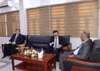 وزير التربية والتعليم يبحث مع السفير الروسي تعزيز التعاون في المجال التعليمي