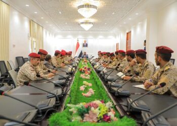 العرادة يستقبل وزير الدفاع ويترأس اجتماعاً موسعاً لقيادة القوات المسلحة