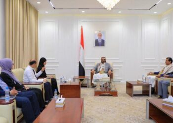 العرادة يبحث مع وفد الصليب الأحمر تنفيذ برامج ومشاريع إنسانية