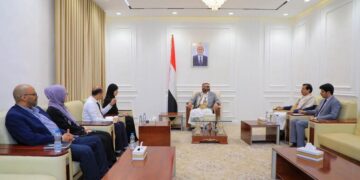 العرادة يبحث مع وفد الصليب الأحمر تنفيذ برامج ومشاريع إنسانية