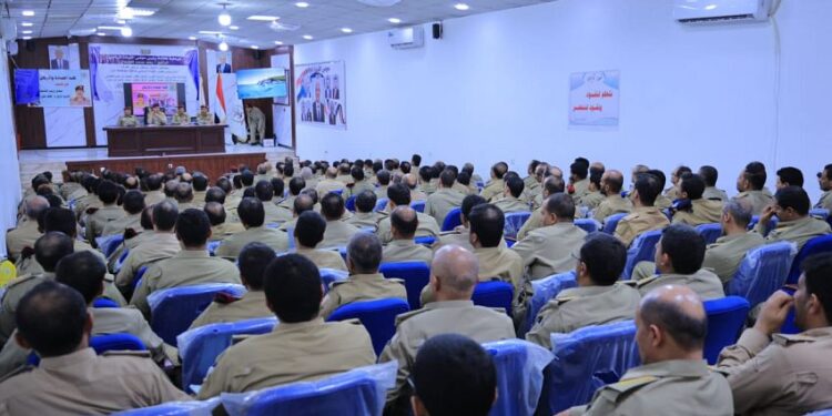 وزير الدفاع يتفقد كلية القيادة والأركان بمأرب ويشيد بدورها في الإعداد والتأهيل