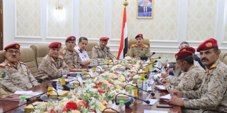 وزير الدفاع يترأس اجتماعاً للمجلس الأعلى للأكاديمية العسكرية العليا في عدن