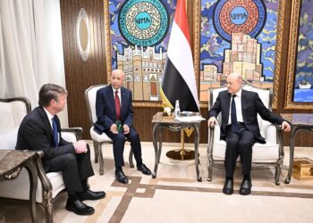 العليمي يبحث مع شركه امريكيه مجالات استكشاف وإنتاج وتصدير النفط والغاز باليمن