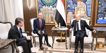 العليمي يبحث مع شركه امريكيه مجالات استكشاف وإنتاج وتصدير النفط والغاز باليمن
