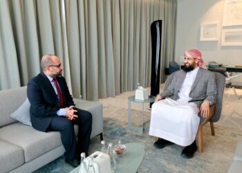المحرّمي يناقش مع وزير الاتصالات خطط تطوير القطاع وتعزيز الخدمات