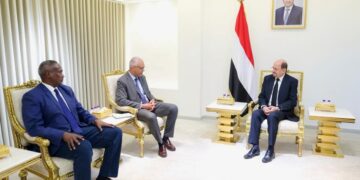 رئيس الوزراء يبحث مع المنسق الاممي تقييم مستوى تنفيذ خطط الاستجابة الإنسانية