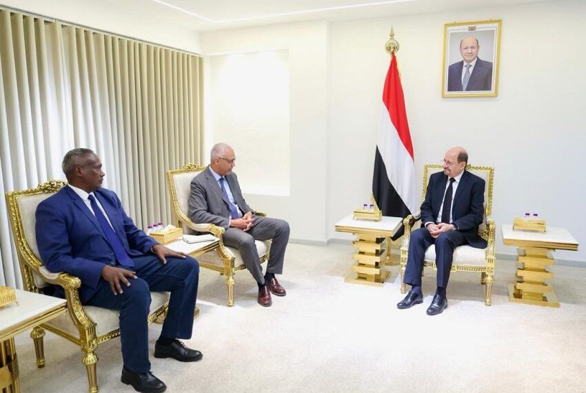 رئيس الوزراء يبحث مع المنسق الاممي تقييم مستوى تنفيذ خطط الاستجابة الإنسانية