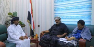محافظ المهرة يناقش احتياجات مركز عتاب في سيحوت