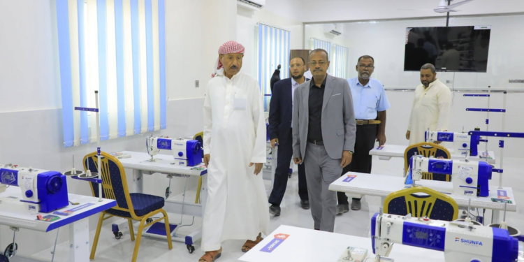 وكيل حضرموت يفتتح مركز السيدة حفصة للتعليم وتنمية المرأة بمديرية تريم
