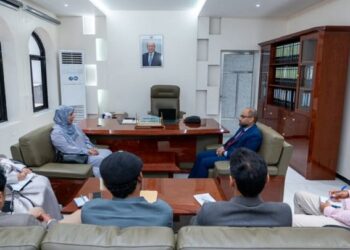 وزير الاتصالات يناقش مع  جهاز الإحصاء آليات إنشاء قاعدة بيانات وطنية