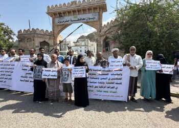 وقفات احتجاجية في حضرموت ومأرب تندد باغتيال الصحفي محمد عيضة