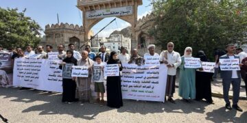 وقفات احتجاجية في حضرموت ومأرب تندد باغتيال الصحفي محمد عيضة