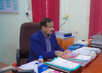محافظ شبوة يوجّه بمنع إطلاق النار بالمناسبات ويطّلع على مخطط أول منطقة صناعية