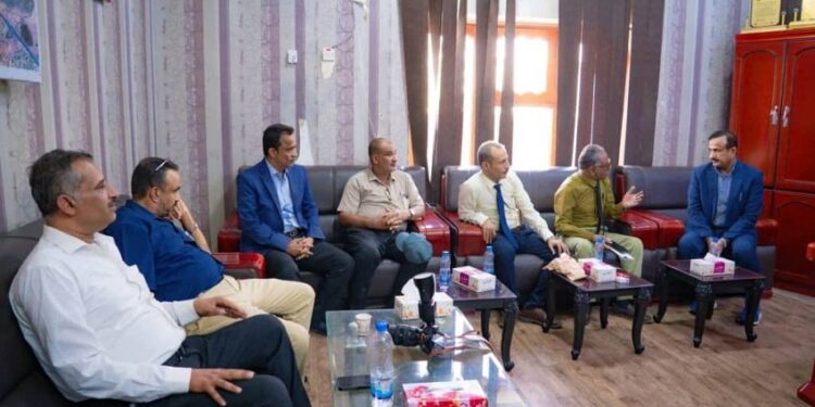 محافظ شبوة يؤكد اهمية دور نقابة المحاميين في تعزيز العدالة ويناقش عمل مكتب الواجبات الزكوية