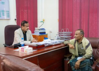 محافظ شبوة، يوجه باستئناف العمل في مشروع كهرباء مرخة العليا والحفاظ على مخزون مياه حبان