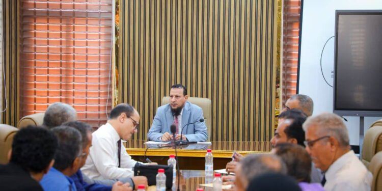 تنفيذي   عدن يقف على أزمة الكهرباء ويستعرض عدداً من الحلول